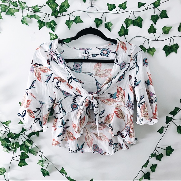 Tops - 🦋White Floral Short Sleeve Tie Front Top🦋